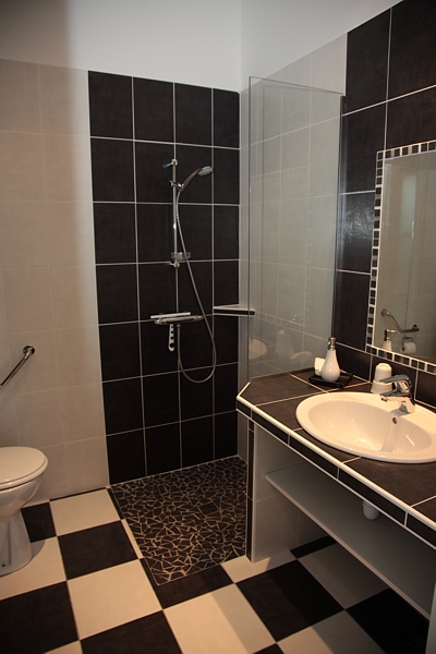 salle d'eau avec douche � l'italienne