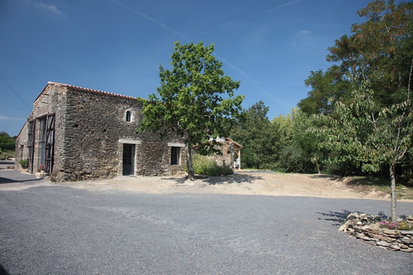 Location de salle 15 20 25 30 35 personnes en Vend�e avec large parking.