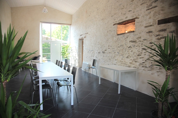 Salle avec 2 WC, dont un wc handicap�