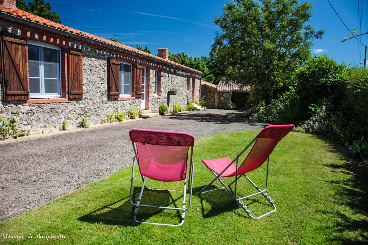 Gite 10 personnes vendée calme isolé tranquille grande capacité vendee